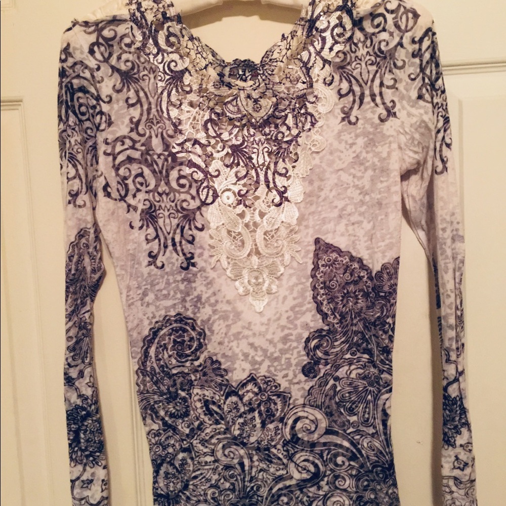 Black/white lace top small size Butterfly design.